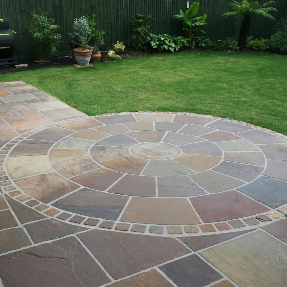 Natural stone paving circle detail